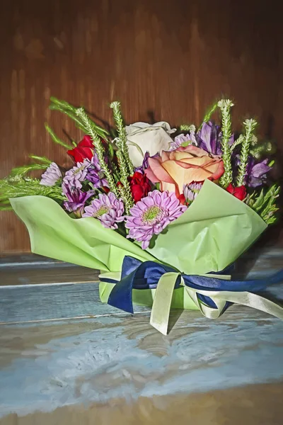 Schöner Strauß Roter Weißer Rosen Und Lila Chrysanthemen — Stockfoto