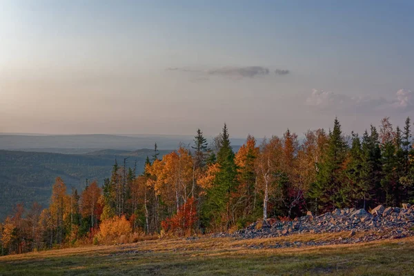Herfst Landschap Uitzicht Vanaf Top Van Berg Naar Het Kleurrijke — Stockfoto