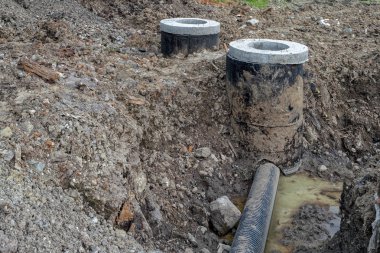 Beton inşaat tüp boru. Bina bir yol kanalizasyon drenaj sistemi