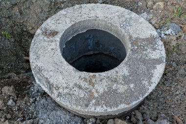 Beton inşaat tüp boru. Bina bir yol kanalizasyon drenaj sistemi