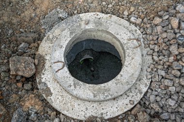 Beton inşaat tüp boru. Bina bir yol kanalizasyon drenaj sistemi