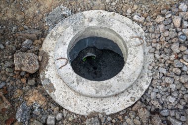 Beton inşaat tüp boru. Bina bir yol kanalizasyon drenaj sistemi