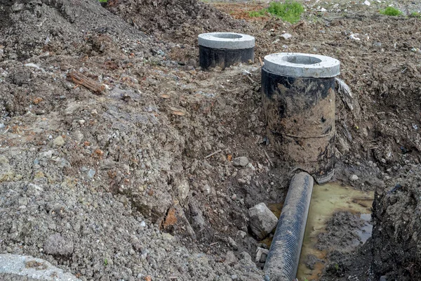 Beton inşaat tüp boru. Bina bir yol kanalizasyon drenaj sistemi