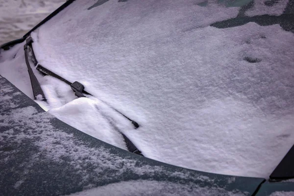 Przedniej Szyby Samochodu Mrożone Pokryte Lodem Śniegiem — Zdjęcie stockowe