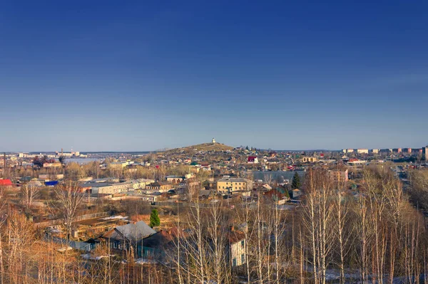 Vista de la ciudad de Nizhny Tagil desde la cima de la montaña — Foto de Stock