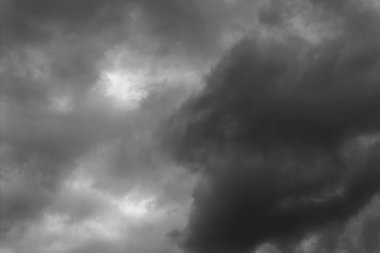Thunderclouds. Fırtına öncesinde karanlık ve dramatik fırtına bulutları.