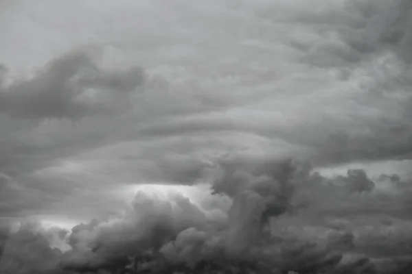 Bakgrund av stormmoln före åskväder. — Stockfoto