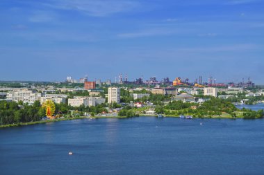 Dağların tepesinde, Nizhny Tagil kentinin manzarası