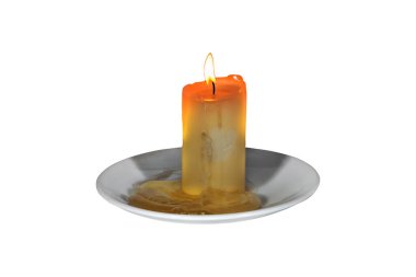 Beyaz bir tabakta mum. Beyaz bir arkaplanda izole edilmiş. Yaklaş, beyaz arkaplanda izole et..