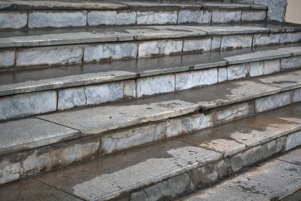 Nahaufnahme Von Stufen Die Mit Regentropfen Bedeckt Sind Steintreppen Schließen — Stockfoto