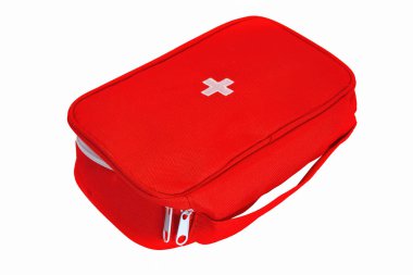 Kırmızı ilk yardım çantasındaki üst görünüm beyaz bir arkaplanda izole edilsin.