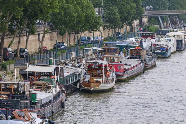 Paris France June 2018 View Seine Embankment Docked Houseboats Banks — ストック写真