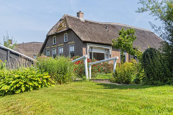 Zicht Het Bekende Typisch Nederlandse Dorp Giethoorn Nederland Mooie Huizen — Stockfoto