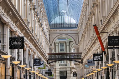 Lahey, Hollanda - 23 Ağustos 2019: De Passage (1885) view. Haagsche Geçidi - Hollanda 'nın en eski alışveriş merkezi, güzel mimarisi ve bazı güzel dükkanları var..