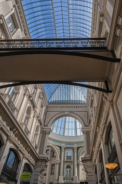 Lahey, Hollanda - 23 Ağustos 2019: De Passage (1885) view. Haagsche Geçidi - Hollanda 'nın en eski alışveriş merkezi, güzel mimarisi ve bazı güzel dükkanları var..