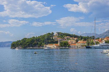 Hırvatistan 'ın Cavtat kenti - 22 Haziran 2019: Hırvatistan' ın güneyindeki Konavle bölgesinde, Dubrovnik 'ten sadece 20 kilometre uzaklıktaki Cavtat ve Liman kentinin resimli seti.