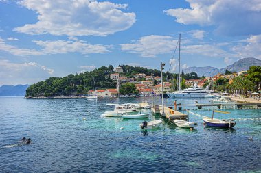 Hırvatistan 'ın Cavtat kenti - 22 Haziran 2019: Hırvatistan' ın güneyindeki Konavle bölgesinde, Dubrovnik 'ten sadece 20 kilometre uzaklıktaki Cavtat ve Liman kentinin resimli seti.