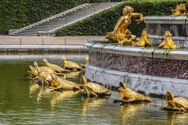 ヴェルサイユ フランス 5月27 2019 ヴェルサイユ宮殿のラトナ噴水の断片 王室の城 パリの20キロ南西 ラトナ アポロとダイアナの母の伝説に捧げ噴水 — ストック写真