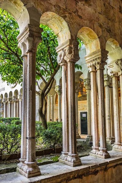 Dubrovník Chorvatsko Června 2019 Pohled Historické Nádvoří Slavného Františkánského Kostela — Stock fotografie