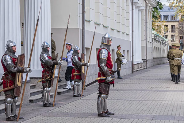 Wilno Litwa Lipca 2019 Podnoszenie Flag Litwy Unii Europejskiej Nato — Zdjęcie stockowe