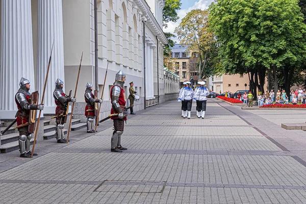 Wilno Litwa Lipca 2019 Podnoszenie Flag Litwy Unii Europejskiej Nato — Zdjęcie stockowe