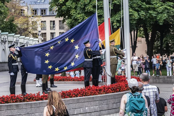 Wilno Litwa Lipca 2019 Podnoszenie Flag Litwy Unii Europejskiej Nato — Zdjęcie stockowe