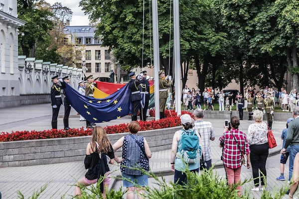 Wilno Litwa Lipca 2019 Podnoszenie Flag Litwy Unii Europejskiej Nato — Zdjęcie stockowe