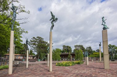 İsveç, Stockholm - 13 Haziran 2017: Dünyaca ünlü heykeltıraş Carl Milles 'in Millesgarden Parkında yaptığı çeşitli heykeller. 