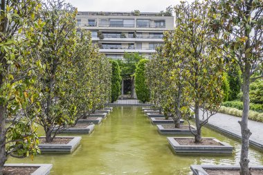 Paris Parc Andre Citroen - Seine nehrinin sol kıyısında bir halk parkı. Paris, Fransa.