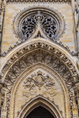 Gotik stil Roma Katolik Katedrali. Sainte-Croix, Orleans 'ın merkezine hakim. Sainte-Croix inşaatı 1287 yılında başladı ve resmi olarak 8 Mayıs 1829 'da açıldı. Orleans, Fransa.