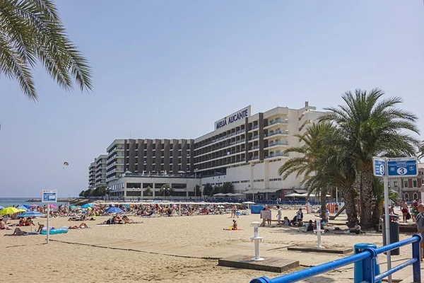 2019年7月5日 西班牙阿利坎特 波萨莱特海滩 Playa Posp Org 波萨莱特海滩 和波萨莱特海滩沿线的长廊 阿利坎特是科斯塔布兰卡的一个主要旅游胜地 西班牙 — 图库照片