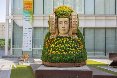 Elche, İspanya - 4 Temmuz 2019: Elche Heykel Kadını (Dama de Elche) - İber sanatının en önemli eseri. Dama de Elche M.Ö. 4. yüzyıldan bir İber eseri olarak bilinir.