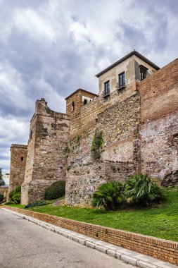Alcazaba Duvarları 'nın dış görünüşü - Malaga' da Xi yüzyılda inşa edilmiş saray kalesi. Arapça kale anlamına gelen kale sarayı, kentin tarihi eserlerinden biridir. Malaga, Endülüs, İspanya.