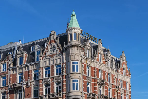 Amsterdam Holandia Sierpnia 2019 Jeden Najpiękniejszych Budynków Amsterdamu Historyczny Pięciogwiazdkowy — Zdjęcie stockowe