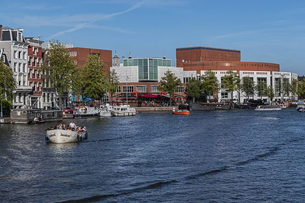 荷兰阿姆斯特丹 2019年8月22日 荷兰歌剧和芭蕾舞剧 1986年 坐落在阿姆斯特尔河现代歌剧院建筑内 — 图库照片
