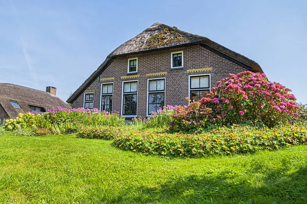 Zicht Het Bekende Typisch Nederlandse Dorp Giethoorn Nederland Mooie Huizen — Stockfoto