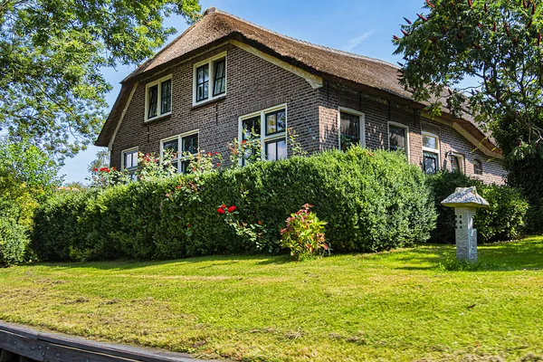 Zicht Het Bekende Typisch Nederlandse Dorp Giethoorn Nederland Mooie Huizen — Stockfoto