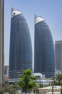 Dubai, Birleşik Arap Emirlikleri - 26 Haziran 2016: Modern mimari Dubai. Dubai, Uae 'deki en kalabalık şehir ve emirliktir ve başkentten sonra bölge büyüklüğüne göre ikinci en büyük emirliktir..