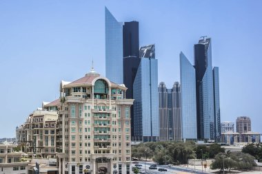 Dubai, Birleşik Arap Emirlikleri - 26 Haziran 2016: Modern mimari Dubai. Dubai, Uae 'deki en kalabalık şehir ve emirliktir ve başkentten sonra bölge büyüklüğüne göre ikinci en büyük emirliktir..
