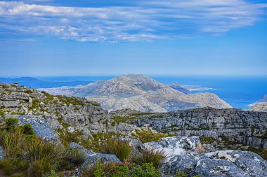 Masa Dağı 'nın tepesinde. Table Dağı, Cape Town 'a bakan Güney Afrika' nın en ikonik simgesidir. Cape Town Güney Afrika.
