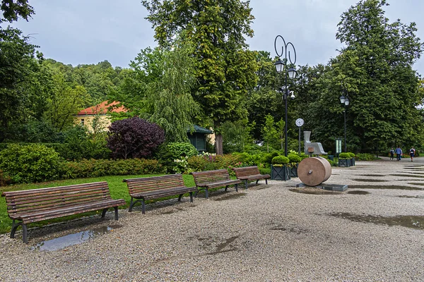 ベルナルディーヌ庭園 ベルナルディーヌ ソーダ リトアニアの首都ヴィリニュスの美しい庭園 公園機能植物や修道院の博覧会 — ストック写真