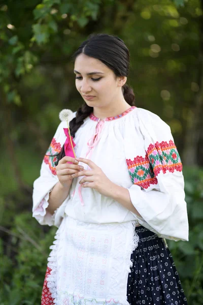 Slowakische Folklore Slowakische Folkloretänzerin — Stockfoto