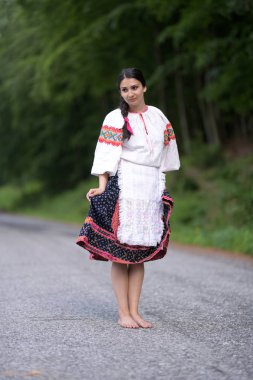 Slovakça folklor. Folklor dansçısı.