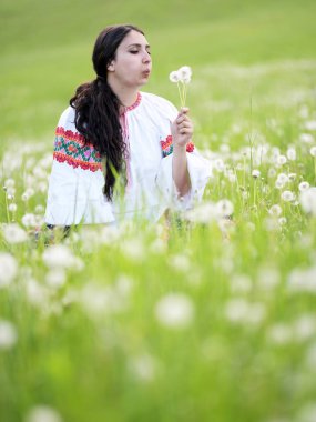 Slovakça folklor. Folklor dansçısı.