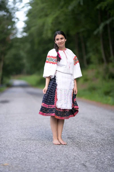 Folklore Eslovaco Bailarina Folclórica —  Fotos de Stock