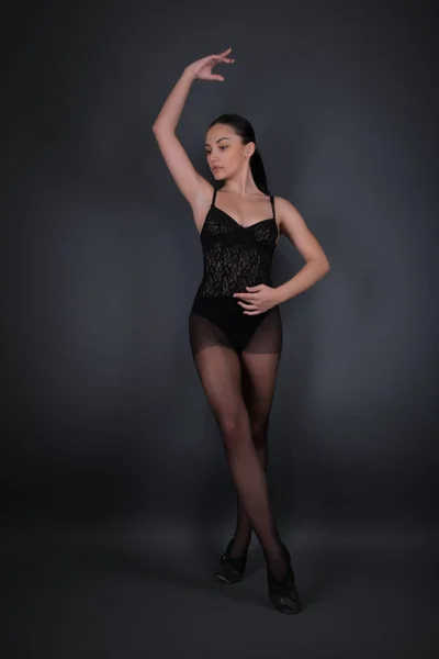 Ballerina Dalam Pakaian Hitam Berpose — Stok Foto