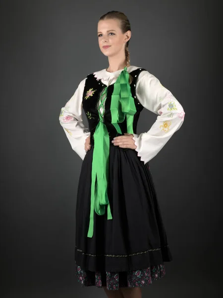 Traditionella Slovakiska Folklore Dansare — Stockfoto