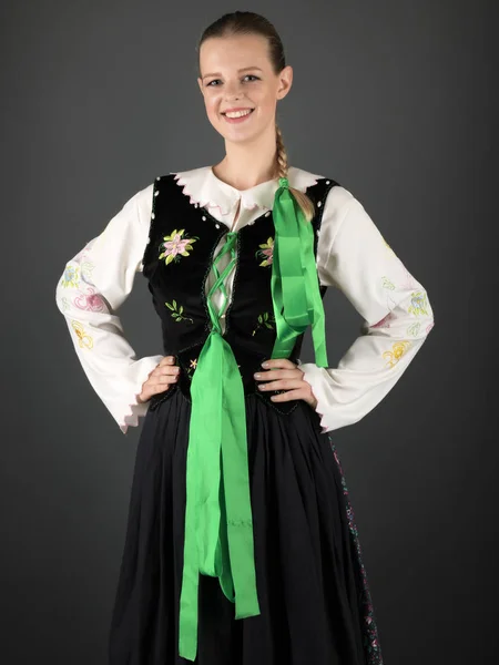Bailarina Folclórica Eslovaca Tradicional — Foto de Stock