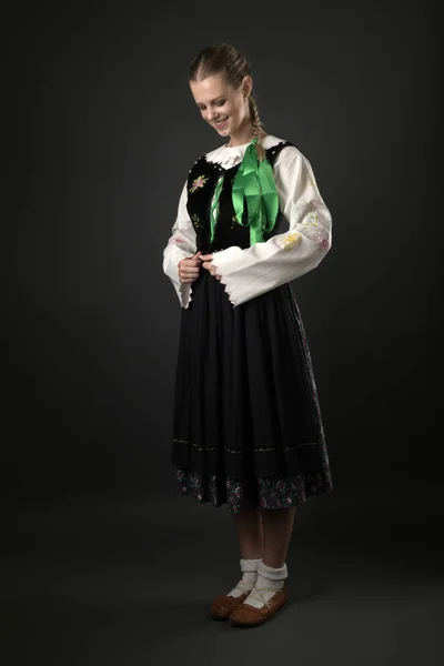 Slovakiska Folklore Dansare Kvinna — Stockfoto