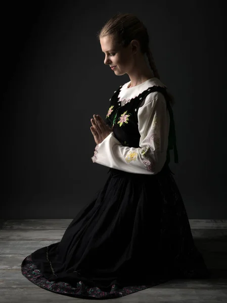 Slowaakse Folklore Danser Vrouw — Stockfoto